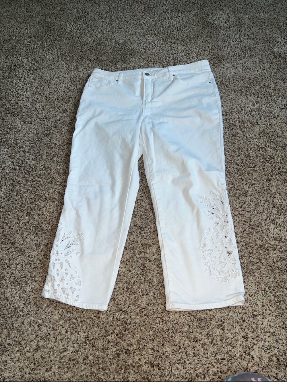 Chico’s So Slimming Girlfriend Slim Leg Crop White Pineapple Eyelet Jeans 2
